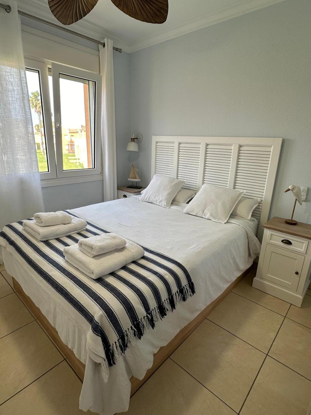 Oliva Nova Flat In Front Of Met Apartment Ngoại thất bức ảnh